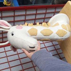 Giraffe felt wall mount